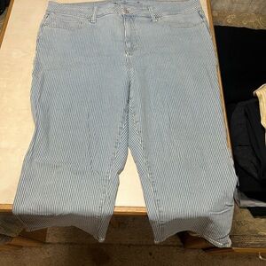 St. John's Bay Blue Striped Capri Jeans